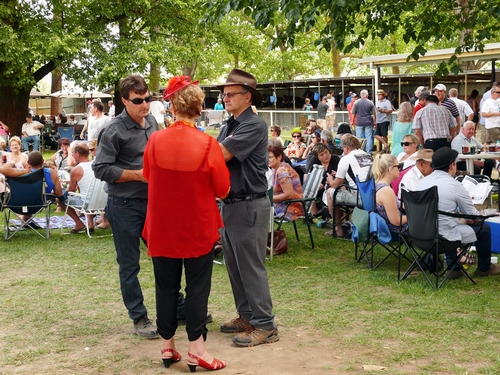 Discussing the Field Photography by Jan Paatsch